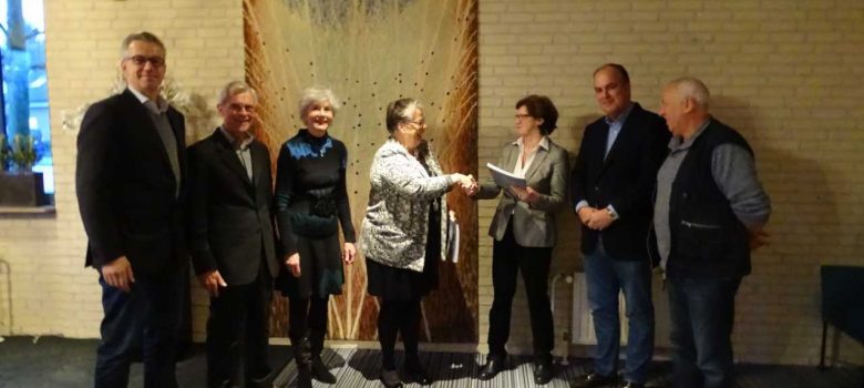 Van Gogh Helvoirt erfgoedeigenaren ontvangen monumentenboek